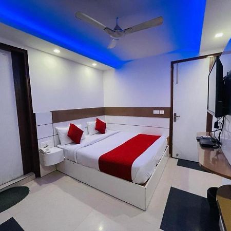 ニューデリー Sky Residency Bed & Breakfast エクステリア 写真